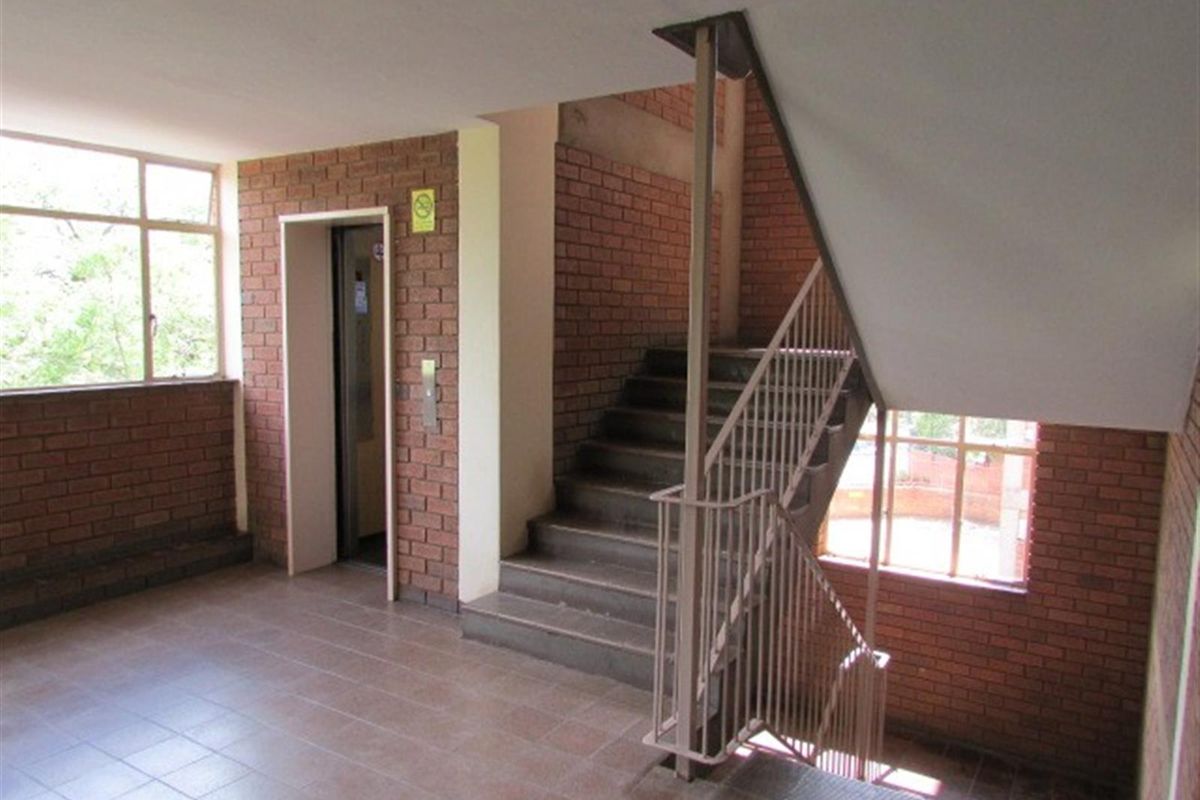 Spacious 2 Bedroom Apartment - Photo 3