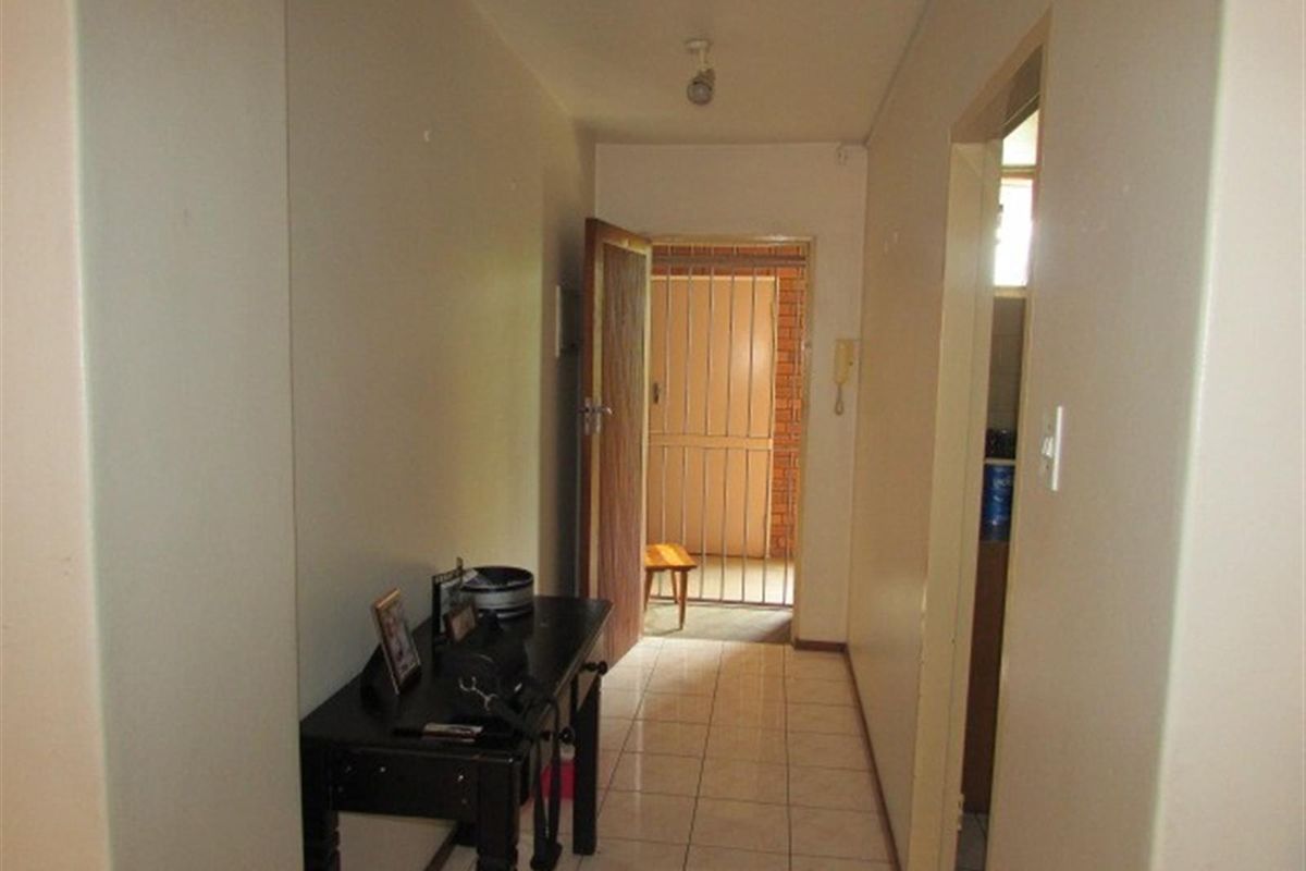 Spacious 2 Bedroom Apartment - Photo 4