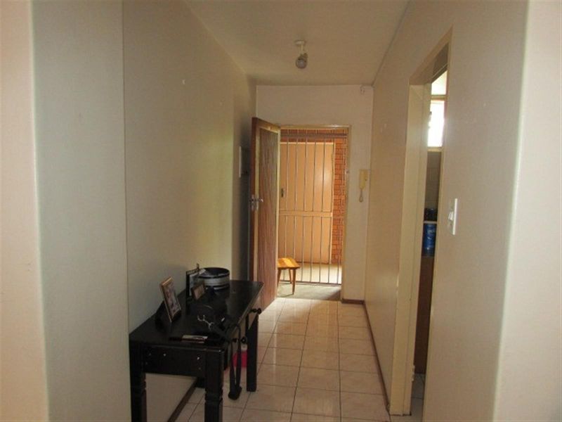Spacious 2 Bedroom Apartment - Photo 4