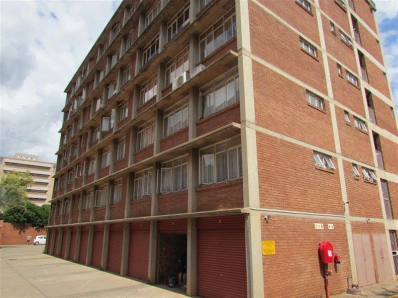 Spacious 2 Bedroom Apartment - Photo 2