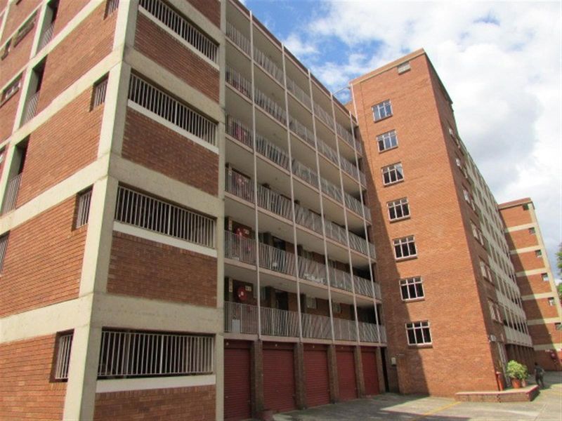 Spacious 2 Bedroom Apartment - Photo 1