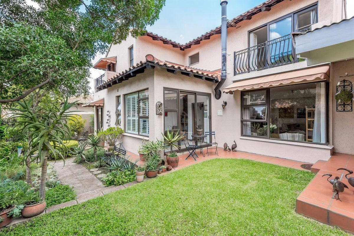 Gorgeous Cluster-Style Home In Popular Secure  Enclosure - Photo 2