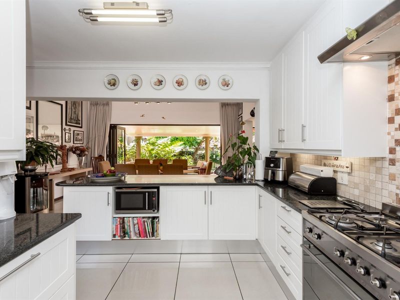 Gorgeous Cluster-Style Home In Popular Secure  Enclosure - Photo 9