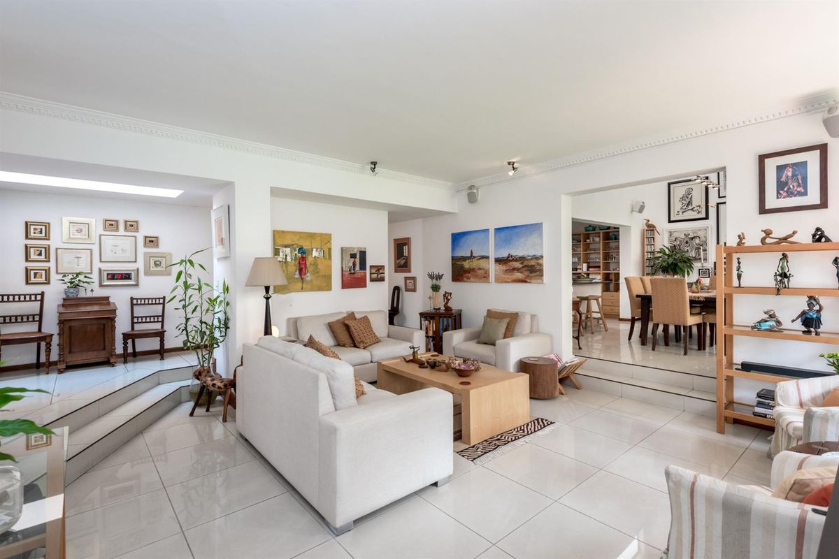 Gorgeous Cluster-Style Home In Popular Secure  Enclosure - Photo 5