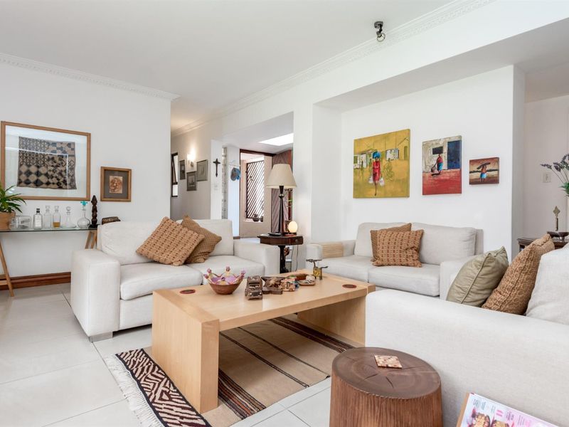 Gorgeous Cluster-Style Home In Popular Secure  Enclosure - Photo 4