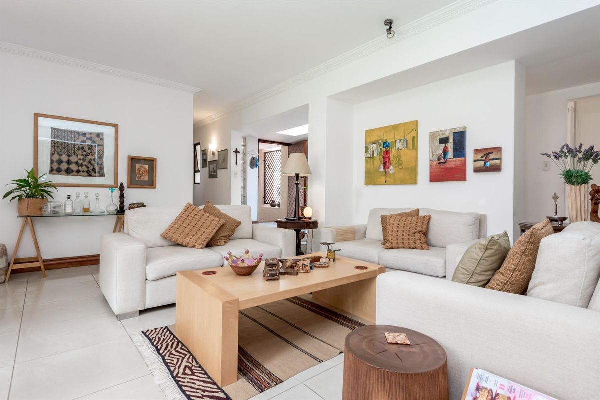 Gorgeous Cluster-Style Home In Popular Secure  Enclosure - Photo 4