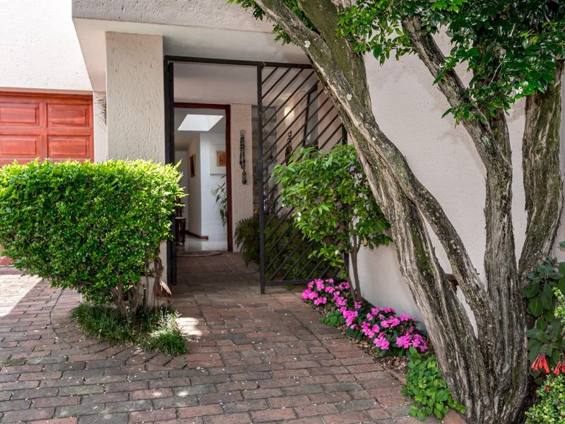 Gorgeous Cluster-Style Home In Popular Secure  Enclosure - Photo 3