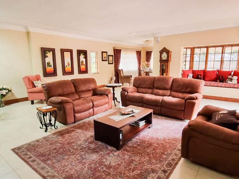 Exceptional Luxury Entertainers Home with Expansive Grounds - Ultimate Versatility - Photo 10