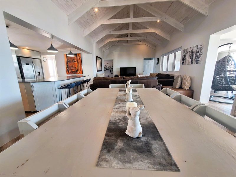 Modern Versatile Hilltop Home: Dual Living with Sea Views. - Photo 9