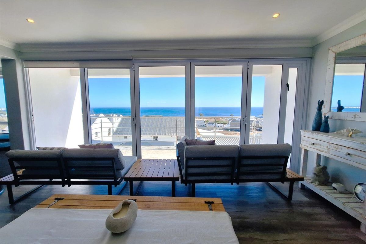 Modern Versatile Hilltop Home: Dual Living with Sea Views. - Photo 5