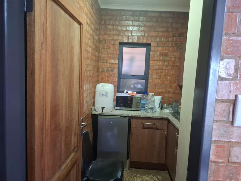 Workshop To Let - Photo 5