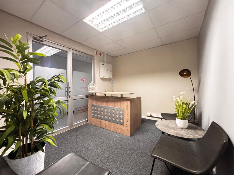 Executive Offices To Rent in Table View, Blouberg - Photo 9