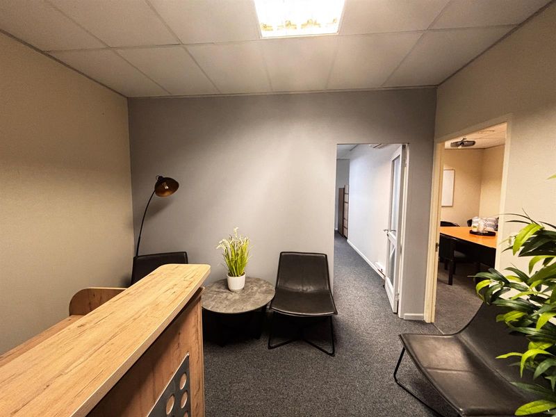 Executive Offices To Rent in Table View, Blouberg - Photo 8