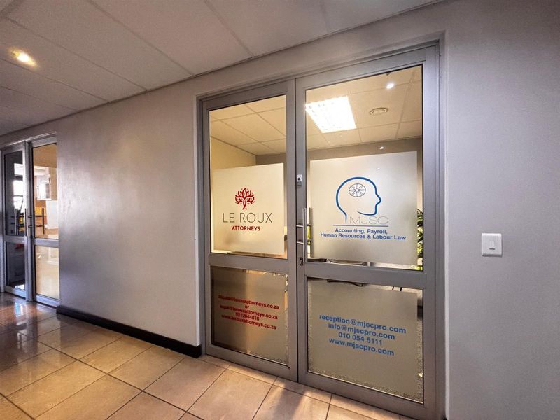 Executive Offices To Rent in Table View, Blouberg - Photo 7