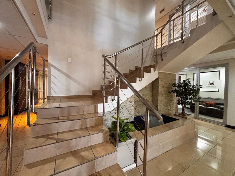 Executive Offices To Rent in Table View, Blouberg - Photo 5