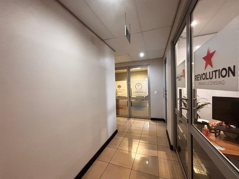 Executive Offices To Rent in Table View, Blouberg - Photo 6