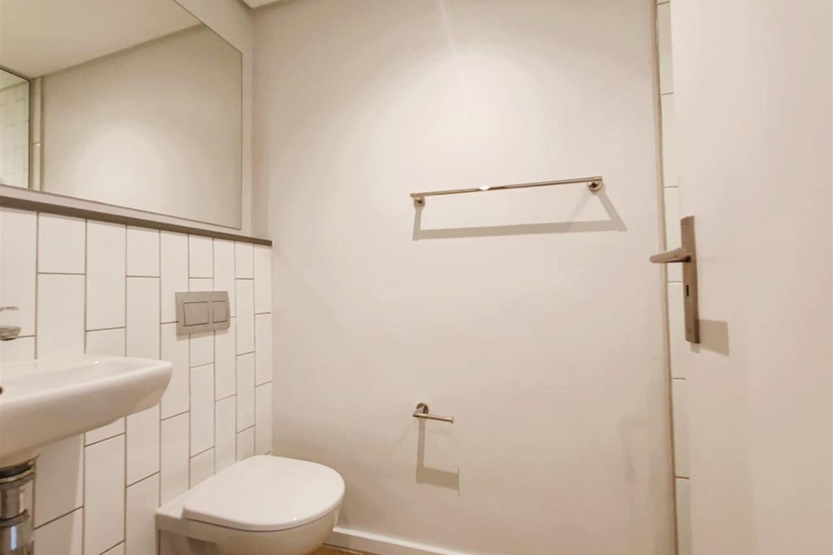 Apartments For Sale in Woodstock, Cape Town - Photo 5