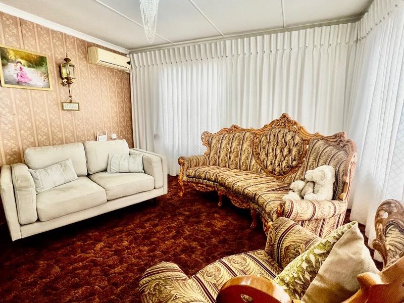 Well-Maintained 3 bedroom home with 2 bedroom flatlet and secure yard - Photo 5