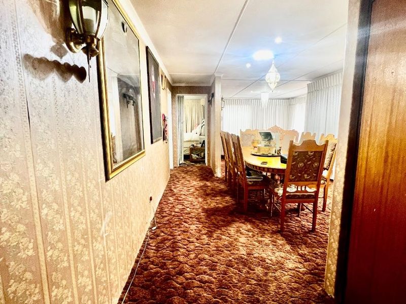 Well-Maintained 3 bedroom home with 2 bedroom flatlet and secure yard - Photo 9