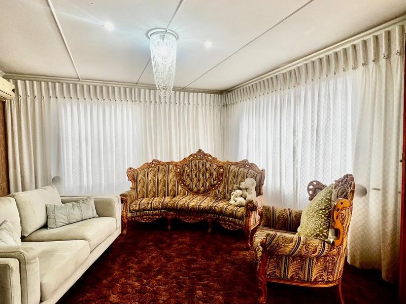 Well-Maintained 3 bedroom home with 2 bedroom flatlet and secure yard - Photo 6