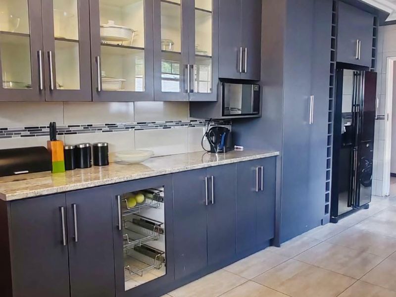 House To Rent in Vaalpark, Sasolburg - Photo 2