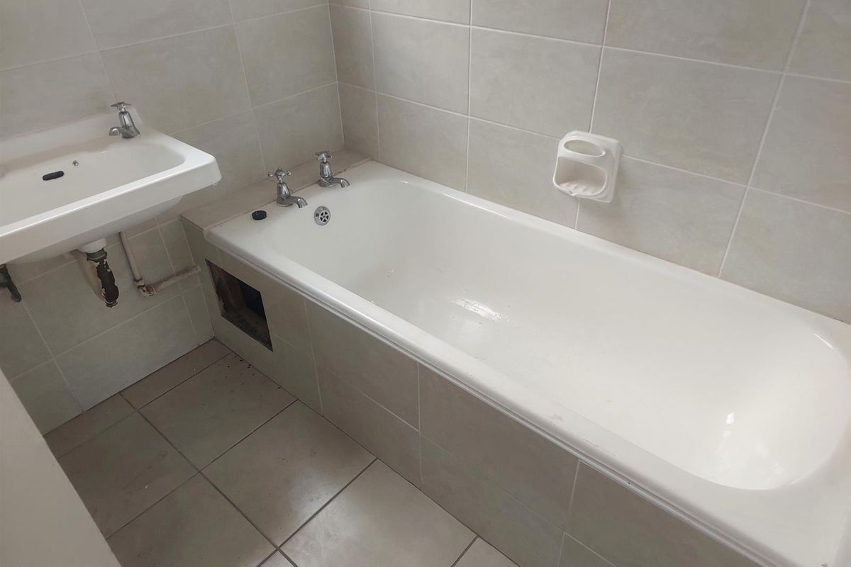 2 bed Apartment For Sale in Pelham, Pietermaritzburg, KwaZulu Natal - Photo 5