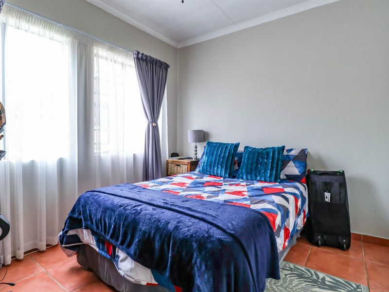 Two Bedroom Townhouse in Eldoraigne - Photo 6