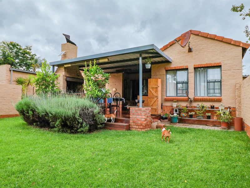 Two Bedroom Townhouse in Eldoraigne - Photo 1