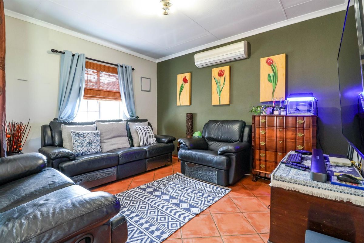 Two Bedroom Townhouse in Eldoraigne - Photo 3