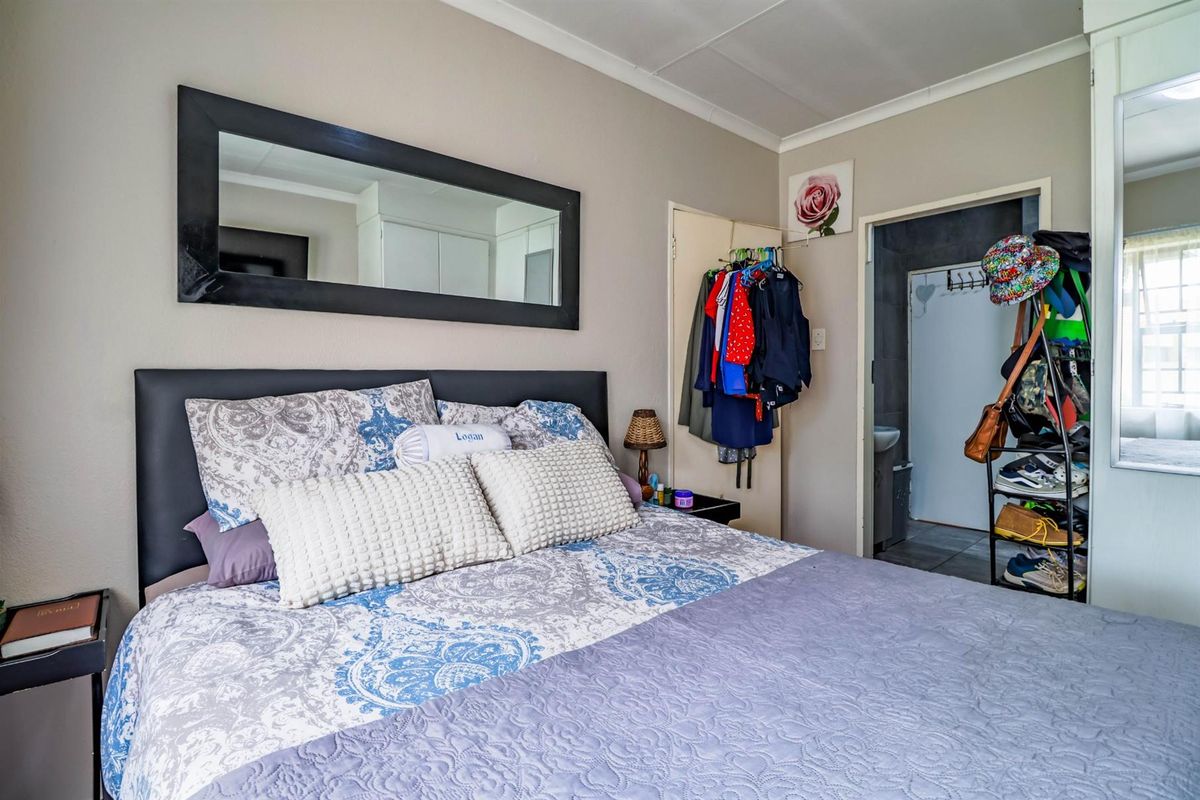 Two Bedroom Townhouse in Eldoraigne - Photo 5