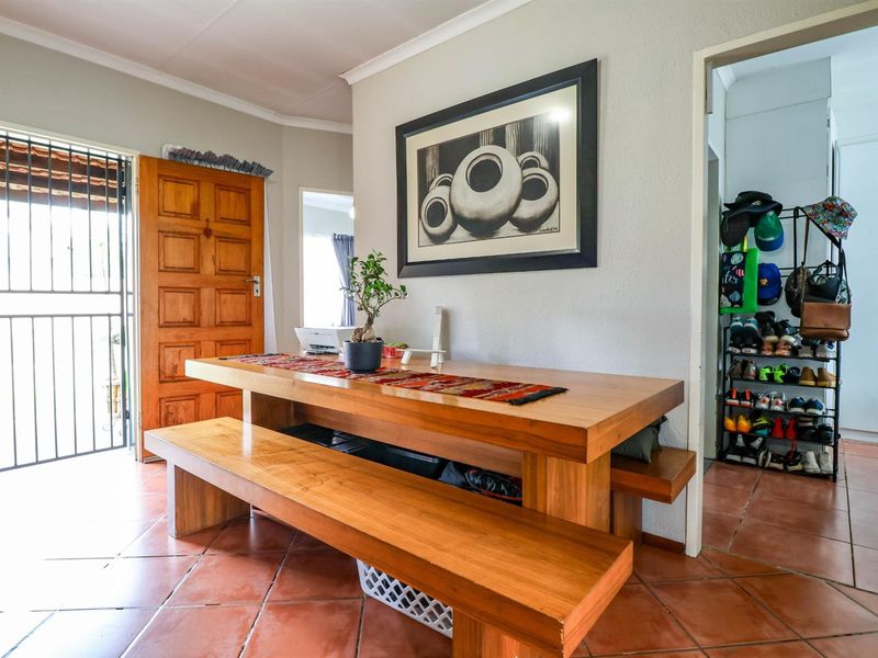 Two Bedroom Townhouse in Eldoraigne - Photo 4