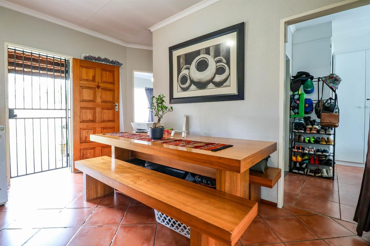 Two Bedroom Townhouse in Eldoraigne - Photo 4