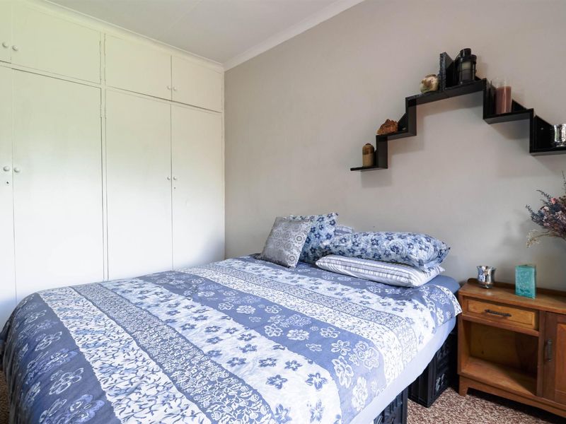 4 Bedroom Family Home in Boomed Area Near Bakenkop Laerskool - Photo 10
