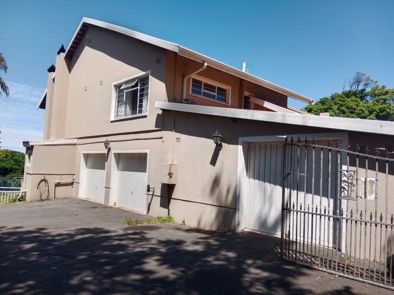 6 bedroom House For Sale in Amanzimtoti, KwaZulu Natal - Photo 3