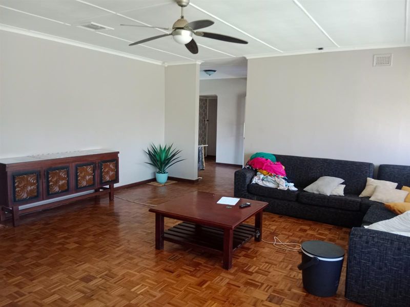 6 bedroom House For Sale in Amanzimtoti, KwaZulu Natal - Photo 7