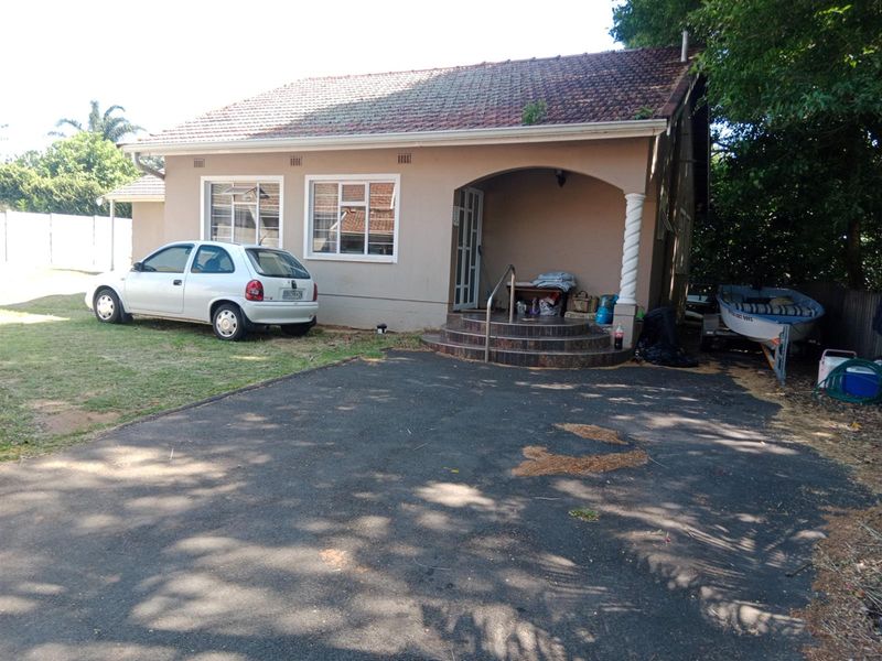 6 bedroom House For Sale in Amanzimtoti, KwaZulu Natal - Photo 4