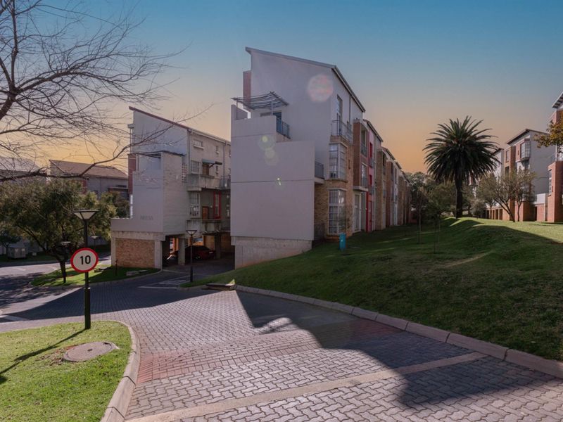 Secure 1-Bedroom Apartment Near Wits University and Medical School - Photo 5