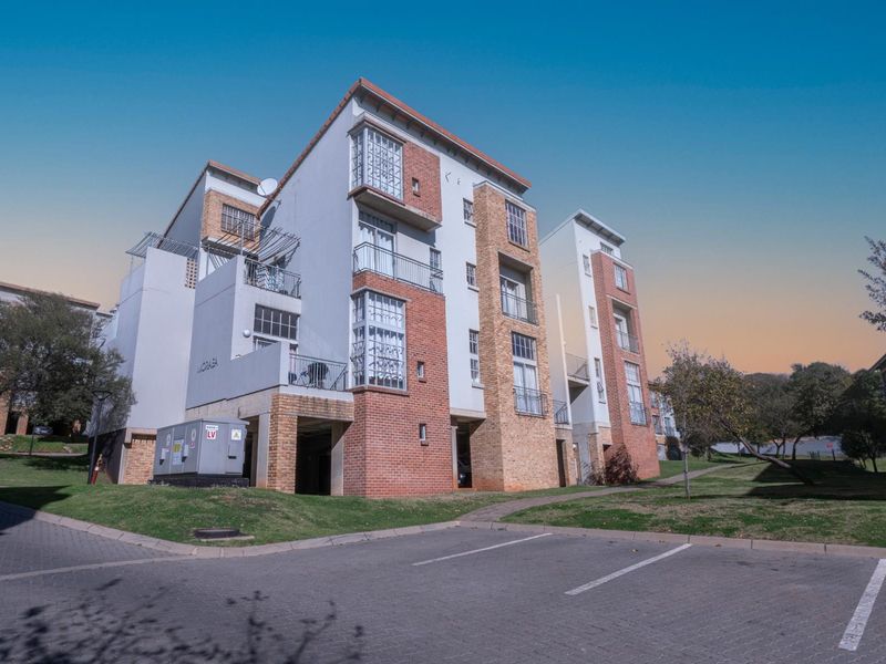 Secure 1-Bedroom Apartment Near Wits University and Medical School - Photo 2
