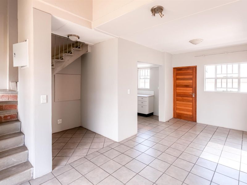 Secure 1-Bedroom Apartment Near Wits University and Medical School - Photo 10