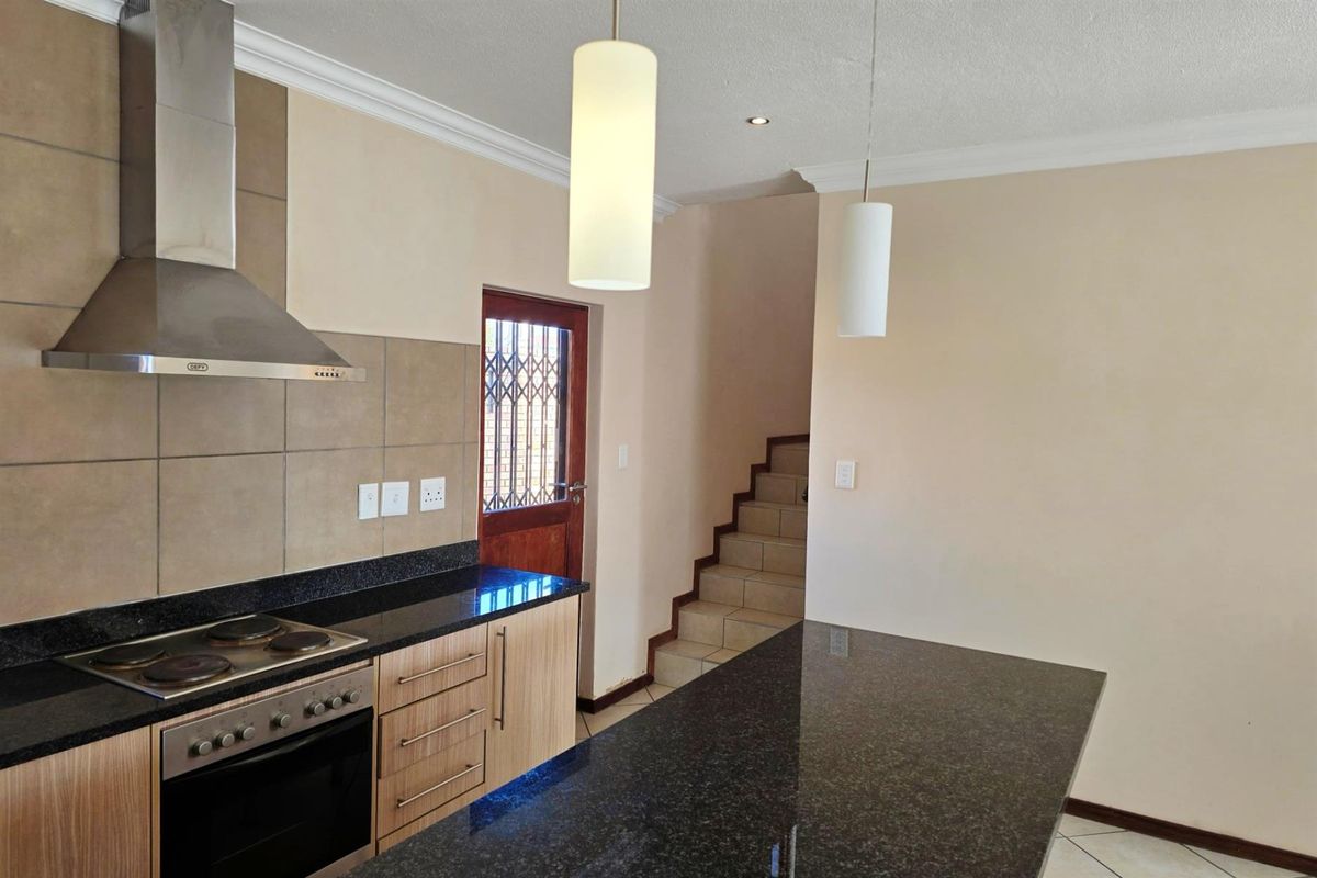 4 Bedroom Double Storey Stand Alone House For Sale in Monavoni, Centurion - Photo 4