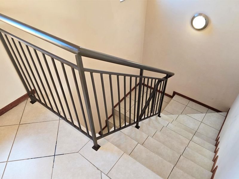 4 Bedroom Double Storey Stand Alone House For Sale in Monavoni, Centurion - Photo 10