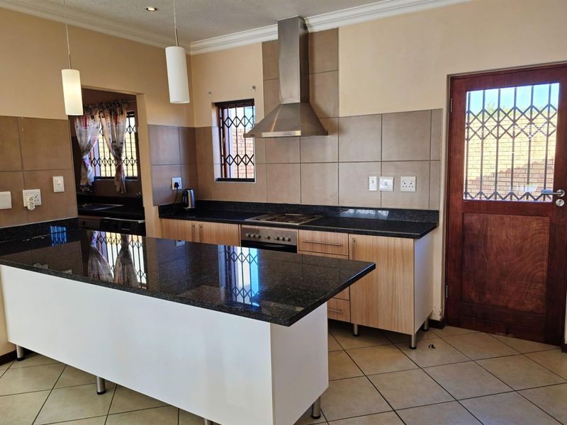 4 Bedroom Double Storey Stand Alone House For Sale in Monavoni, Centurion - Photo 2