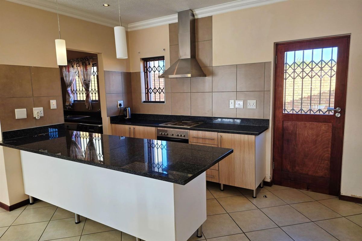 4 Bedroom Double Storey Stand Alone House For Sale in Monavoni, Centurion - Photo 2
