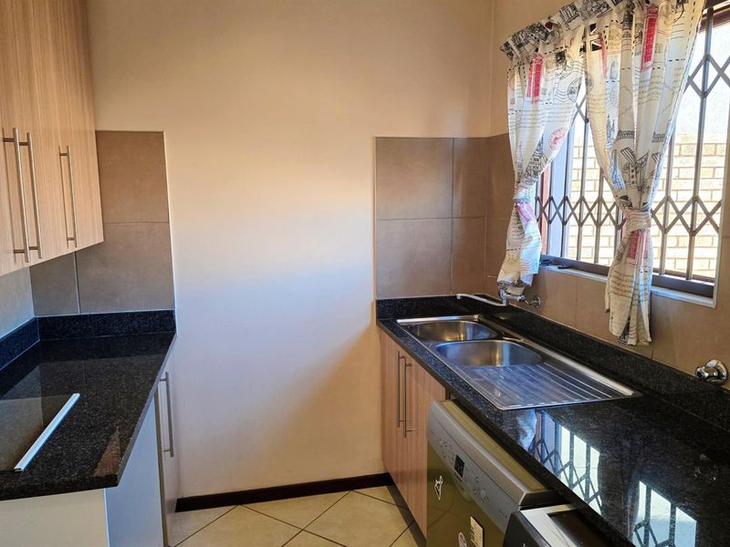 4 Bedroom Double Storey Stand Alone House For Sale in Monavoni, Centurion - Photo 3