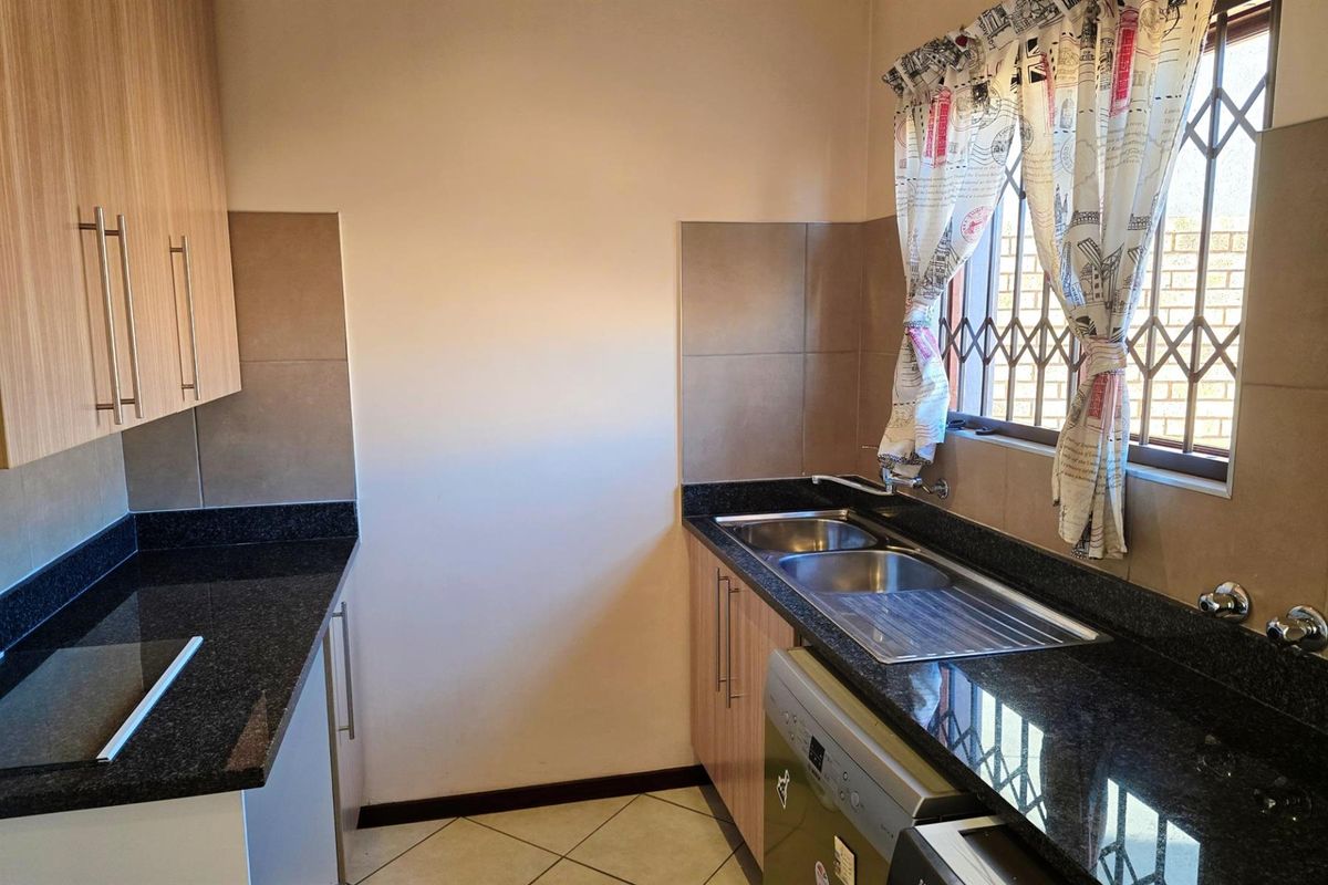 4 Bedroom Double Storey Stand Alone House For Sale in Monavoni, Centurion - Photo 3