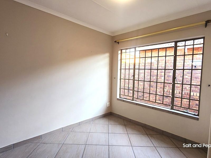 Charming 3-Bedroom Full Title Home in Secure Estate - Magalieskruin - Photo 9