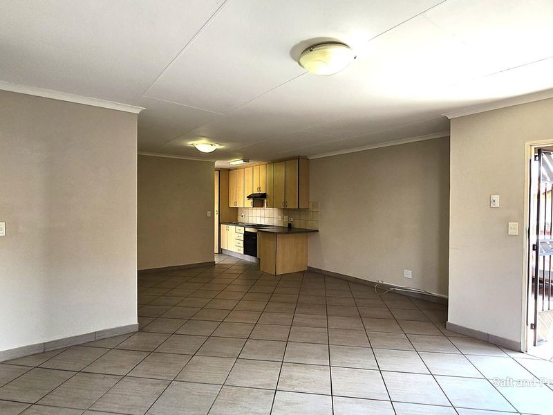 Charming 3-Bedroom Full Title Home in Secure Estate - Magalieskruin - Photo 2