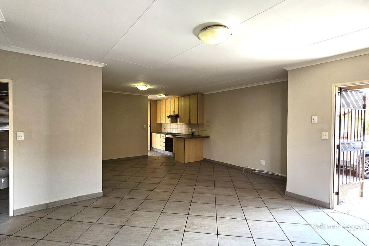 Charming 3-Bedroom Full Title Home in Secure Estate - Magalieskruin - Photo 2