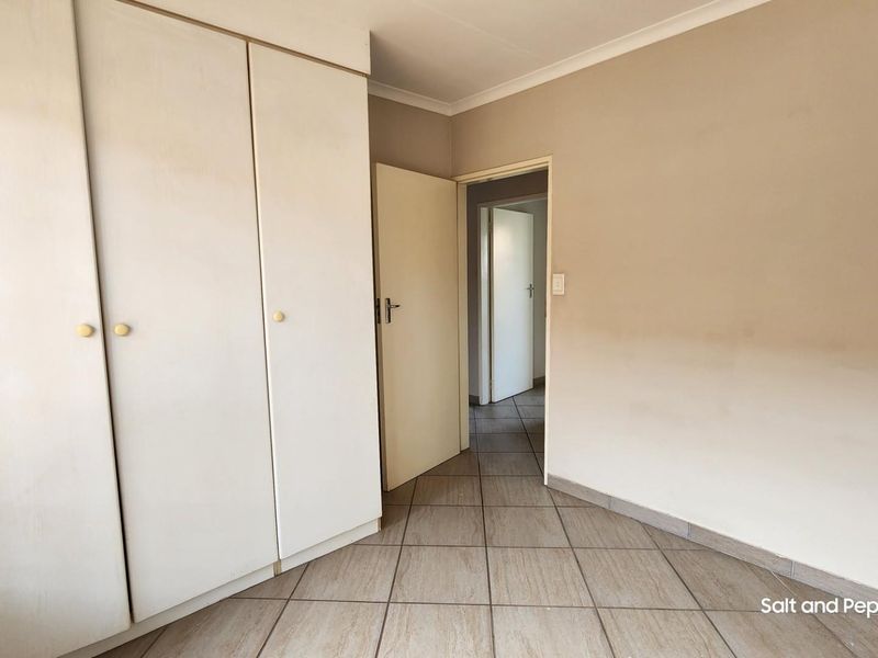 Charming 3-Bedroom Full Title Home in Secure Estate - Magalieskruin - Photo 10