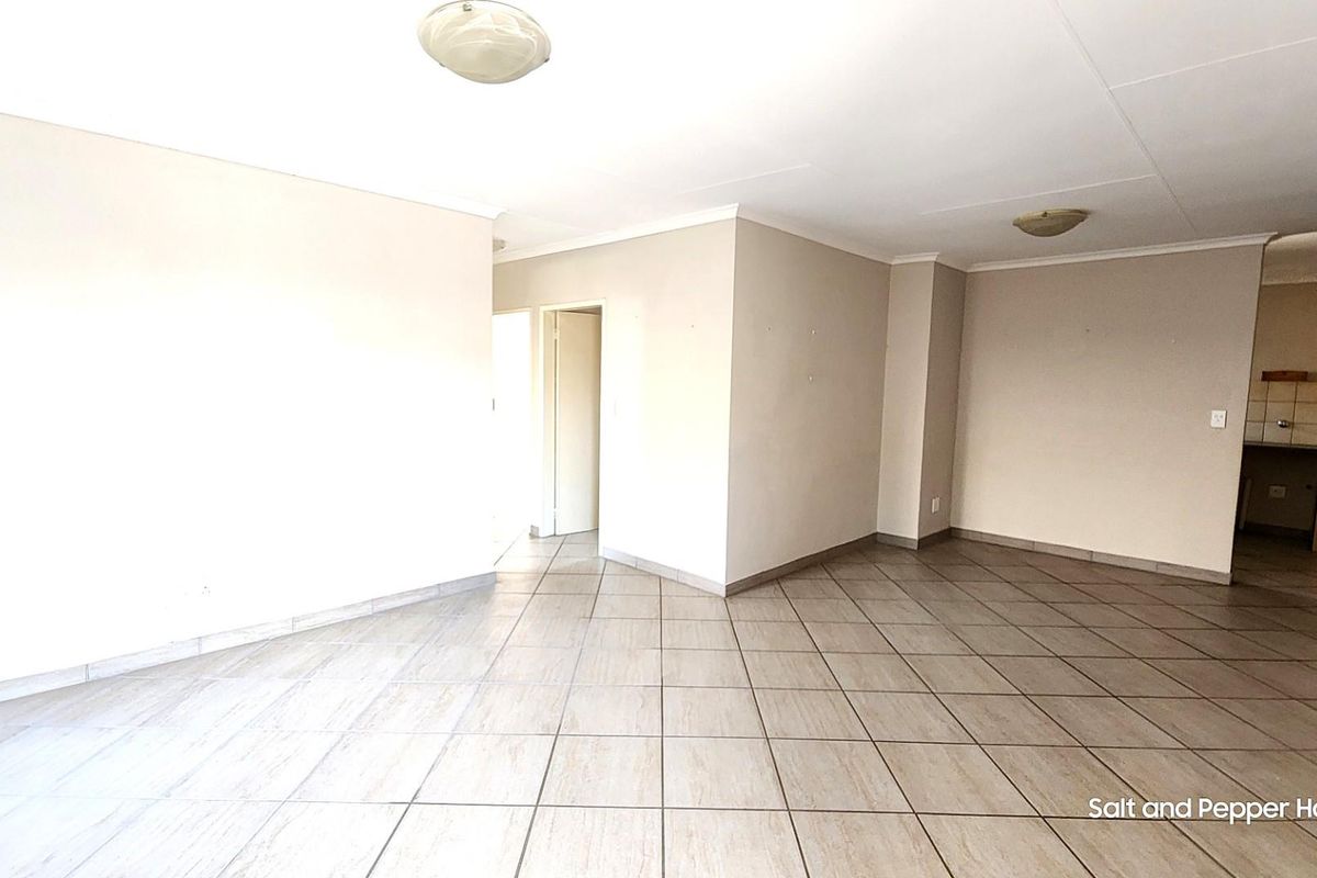 Charming 3-Bedroom Full Title Home in Secure Estate - Magalieskruin - Photo 3